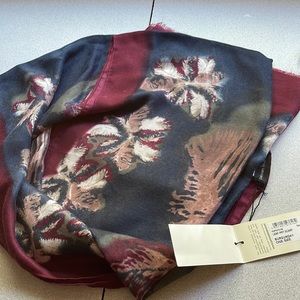 Beautiful James Lakeland Leaf Scarf 37 x 70 apx
